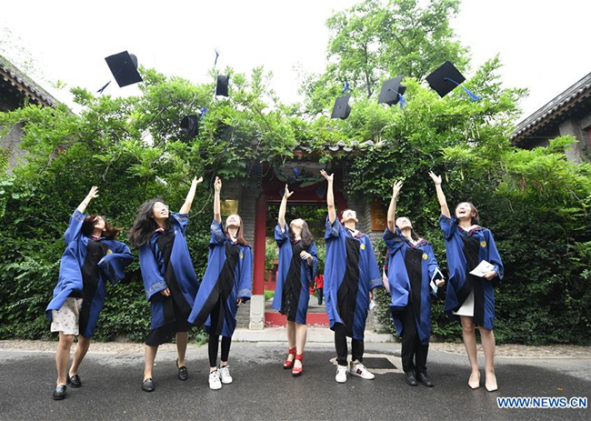 Peking University Holds Commencement Ceremony